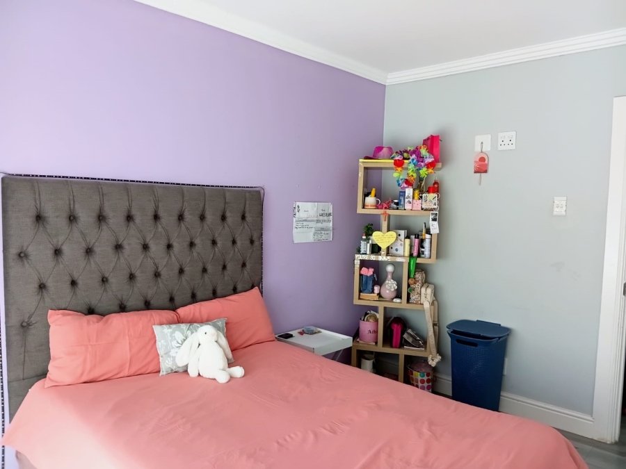 5 Bedroom Property for Sale in Beacon Bay Eastern Cape